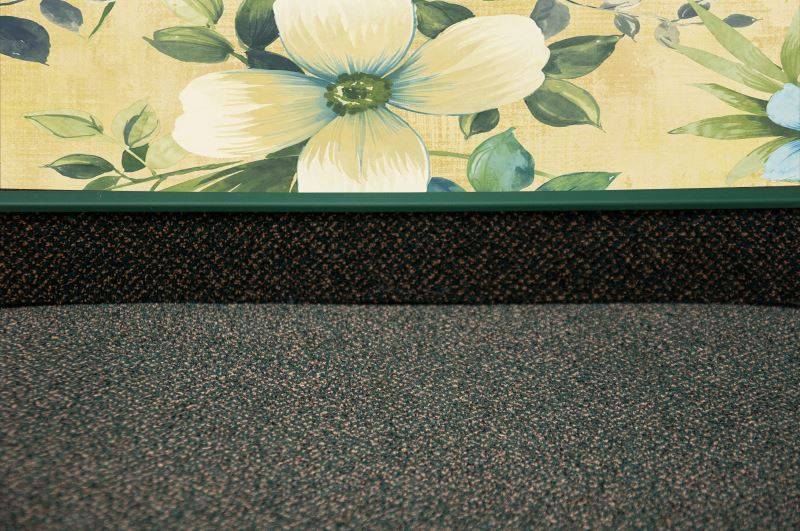 Плинтус для ковролина "Korner" Listwa зеленый (2500*13,8*50 мм) — купить в Нягани