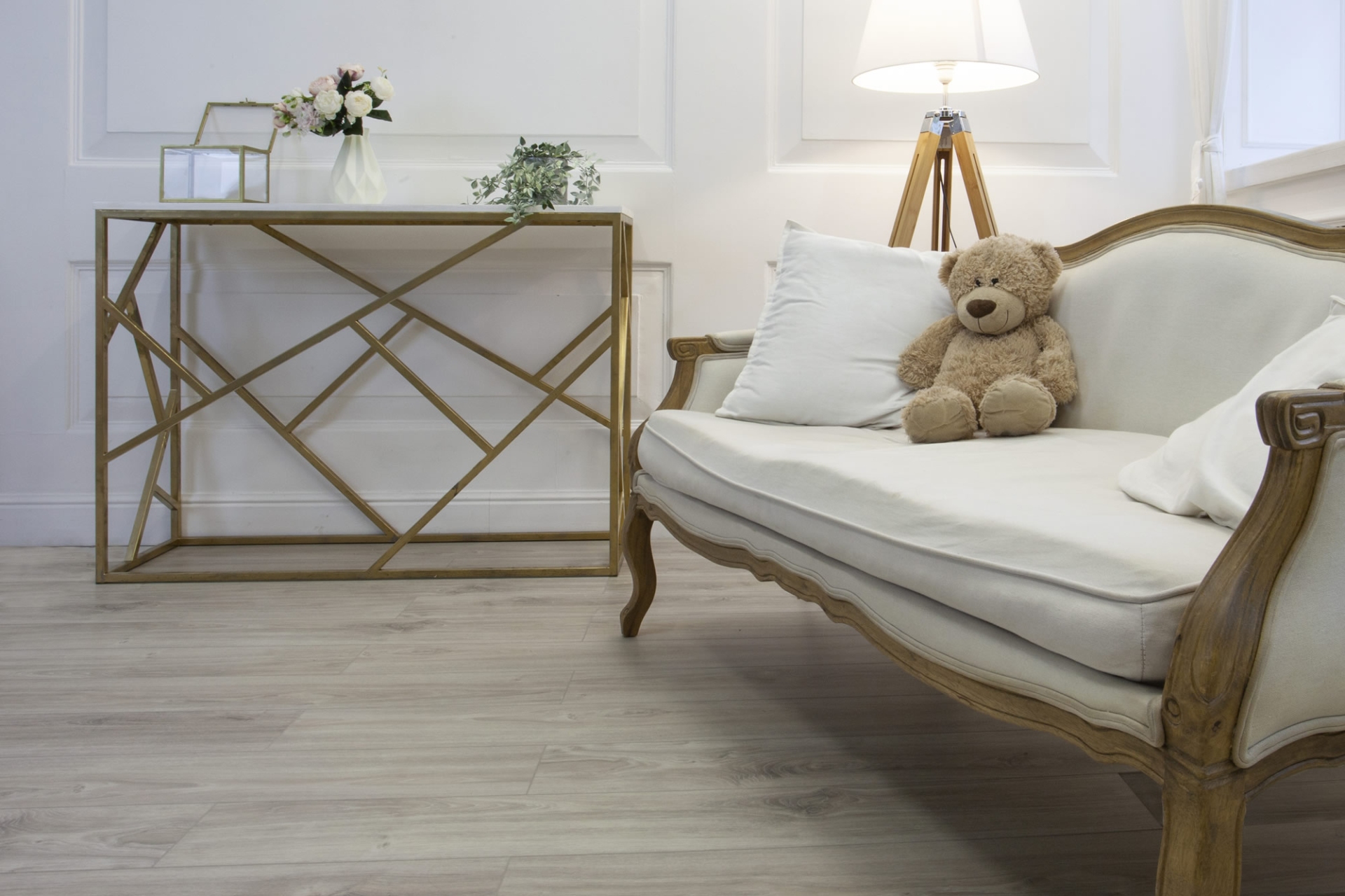 Усовершенствованная кварц-виниловая плитка «Damy Floor» Дуб Белый (1227*187*2,5 мм) — купить в Нягани